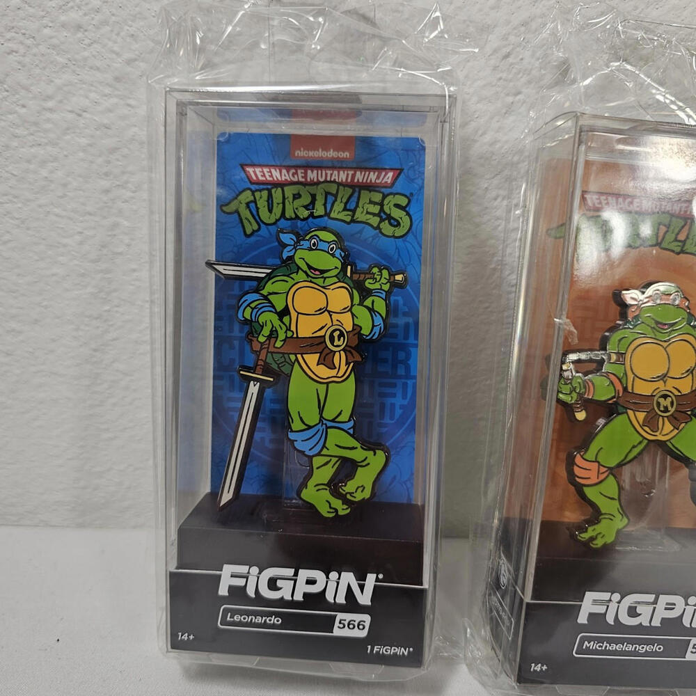 FiGPiN  Set Of 4 Teenage Mutant Ninja Turtles Enamel Pins MINT 566 567 567 569 - Picture 6 of 7